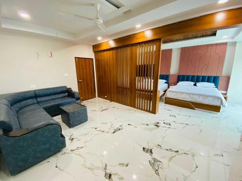 Super Townhouse Ambaji Formerly Hotel Kardhar Inn Экстерьер фото