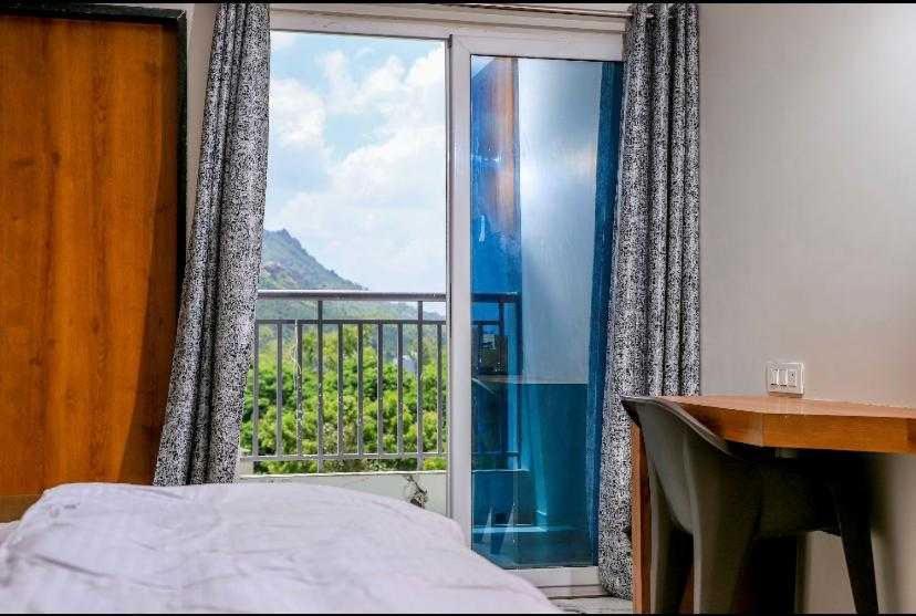 Super Townhouse Ambaji Formerly Hotel Kardhar Inn Экстерьер фото