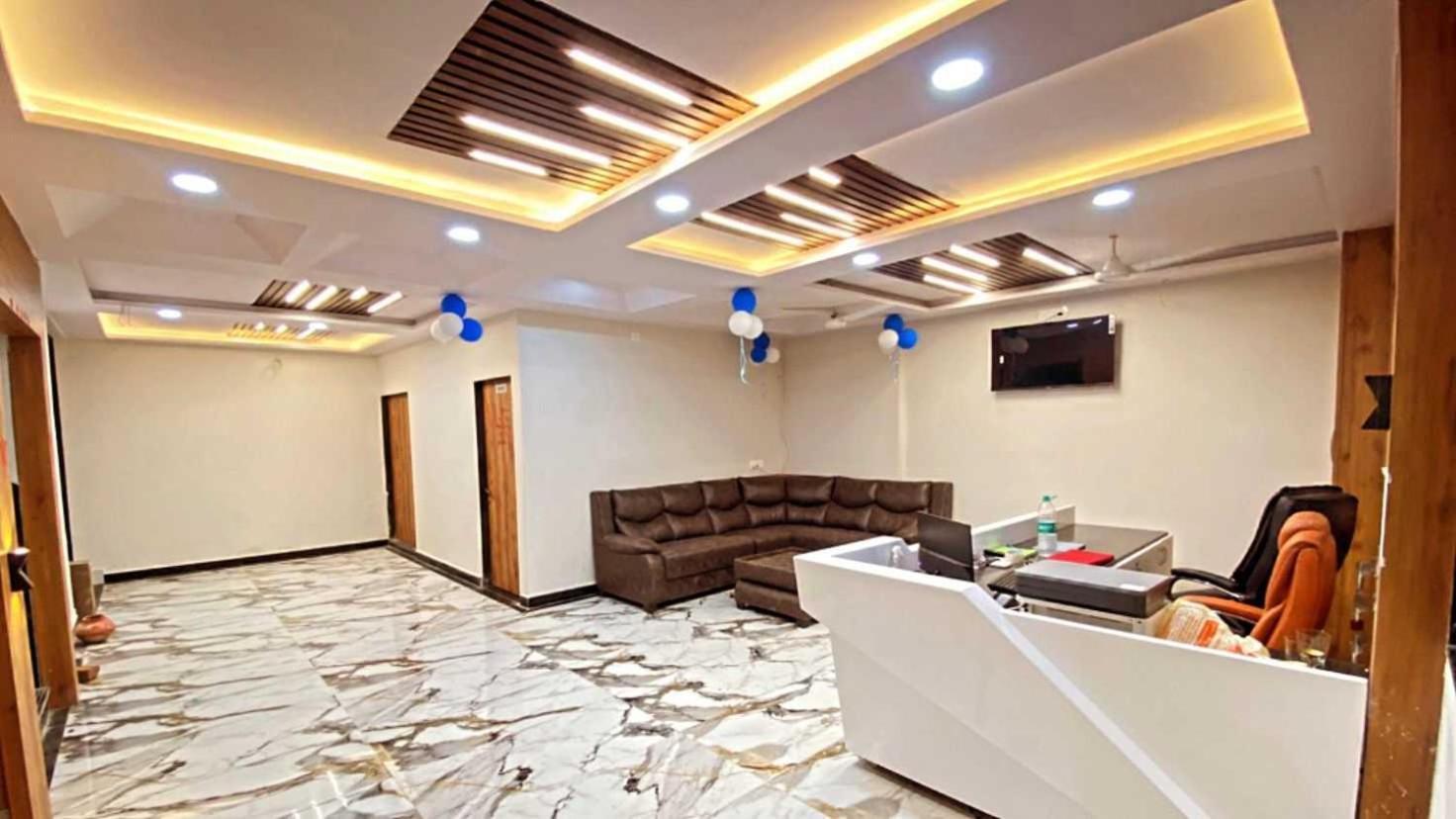 Super Townhouse Ambaji Formerly Hotel Kardhar Inn Экстерьер фото