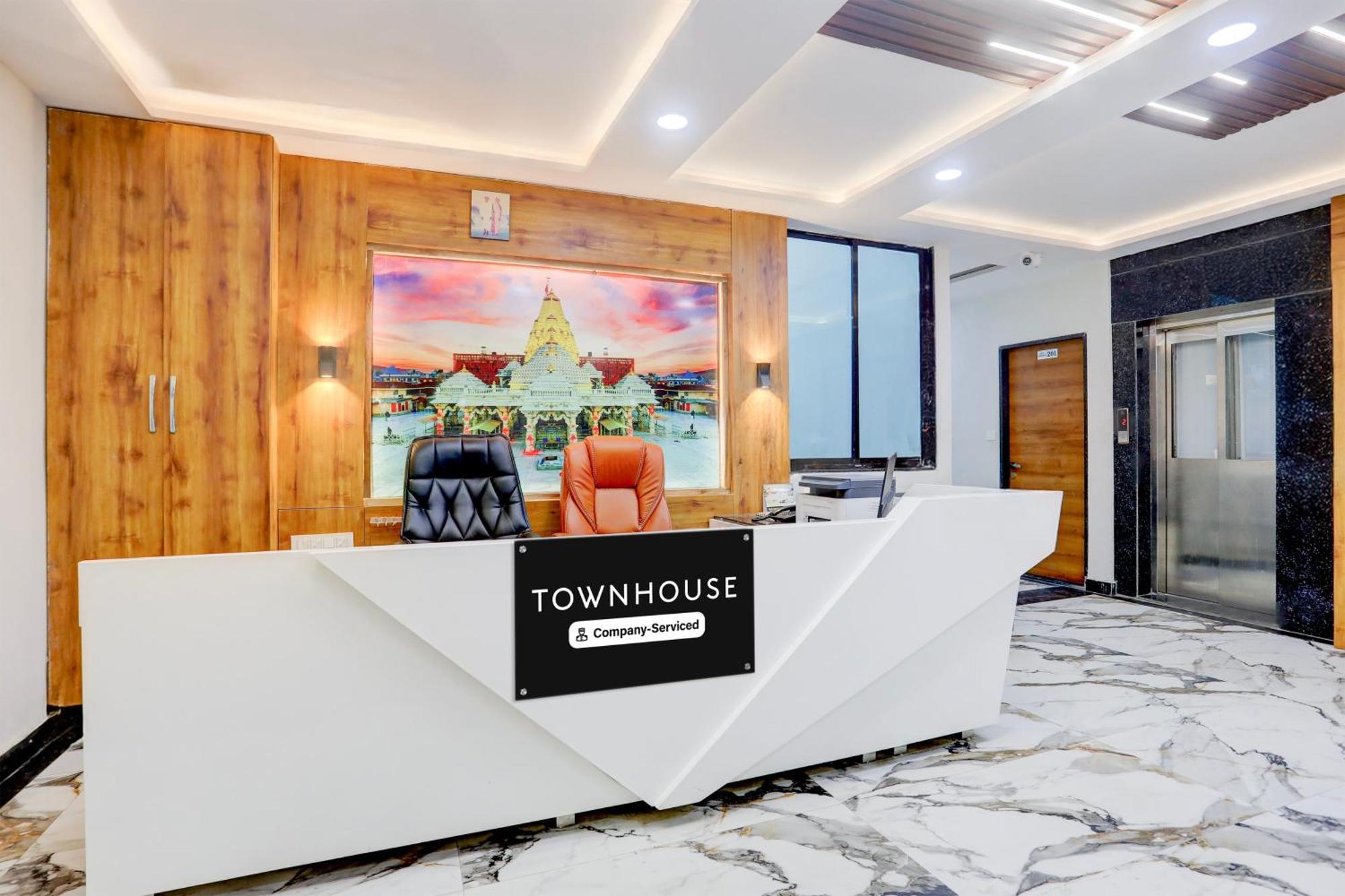 Super Townhouse Ambaji Formerly Hotel Kardhar Inn Экстерьер фото