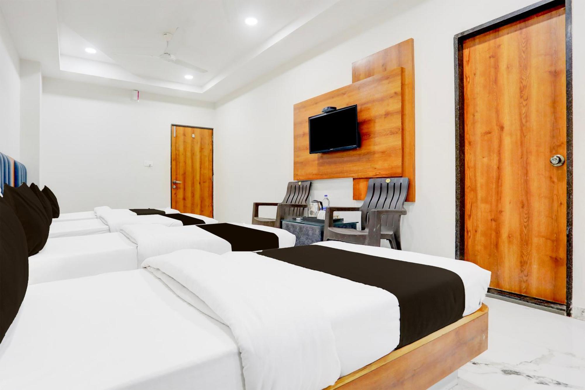Super Townhouse Ambaji Formerly Hotel Kardhar Inn Экстерьер фото