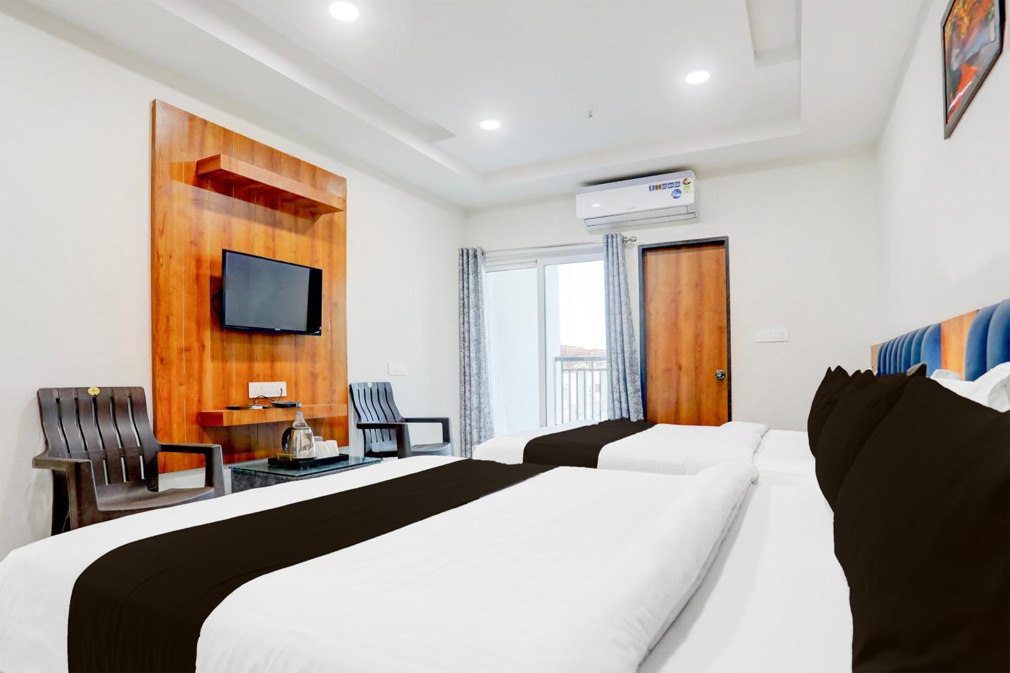 Super Townhouse Ambaji Formerly Hotel Kardhar Inn Экстерьер фото