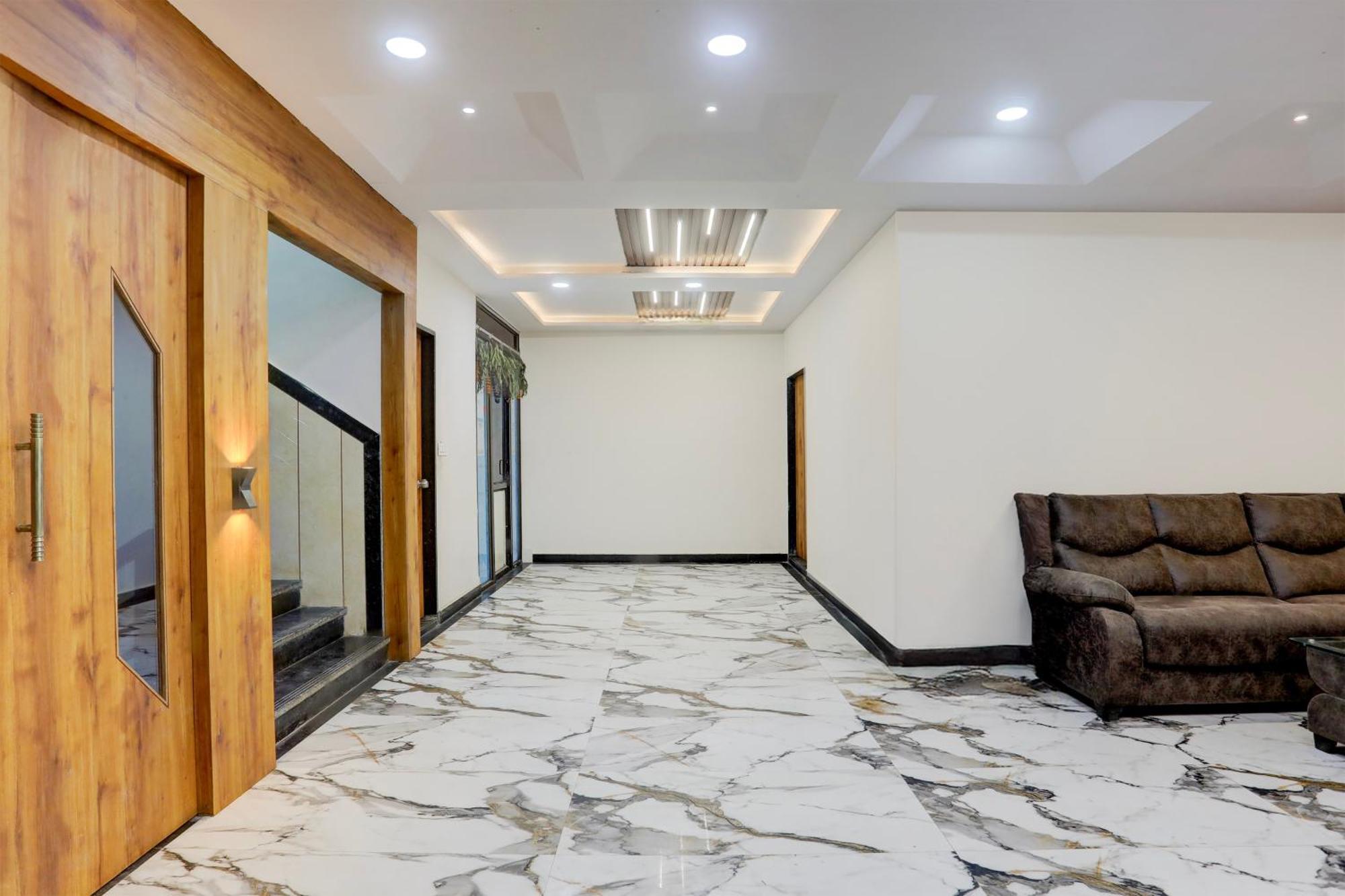 Super Townhouse Ambaji Formerly Hotel Kardhar Inn Экстерьер фото