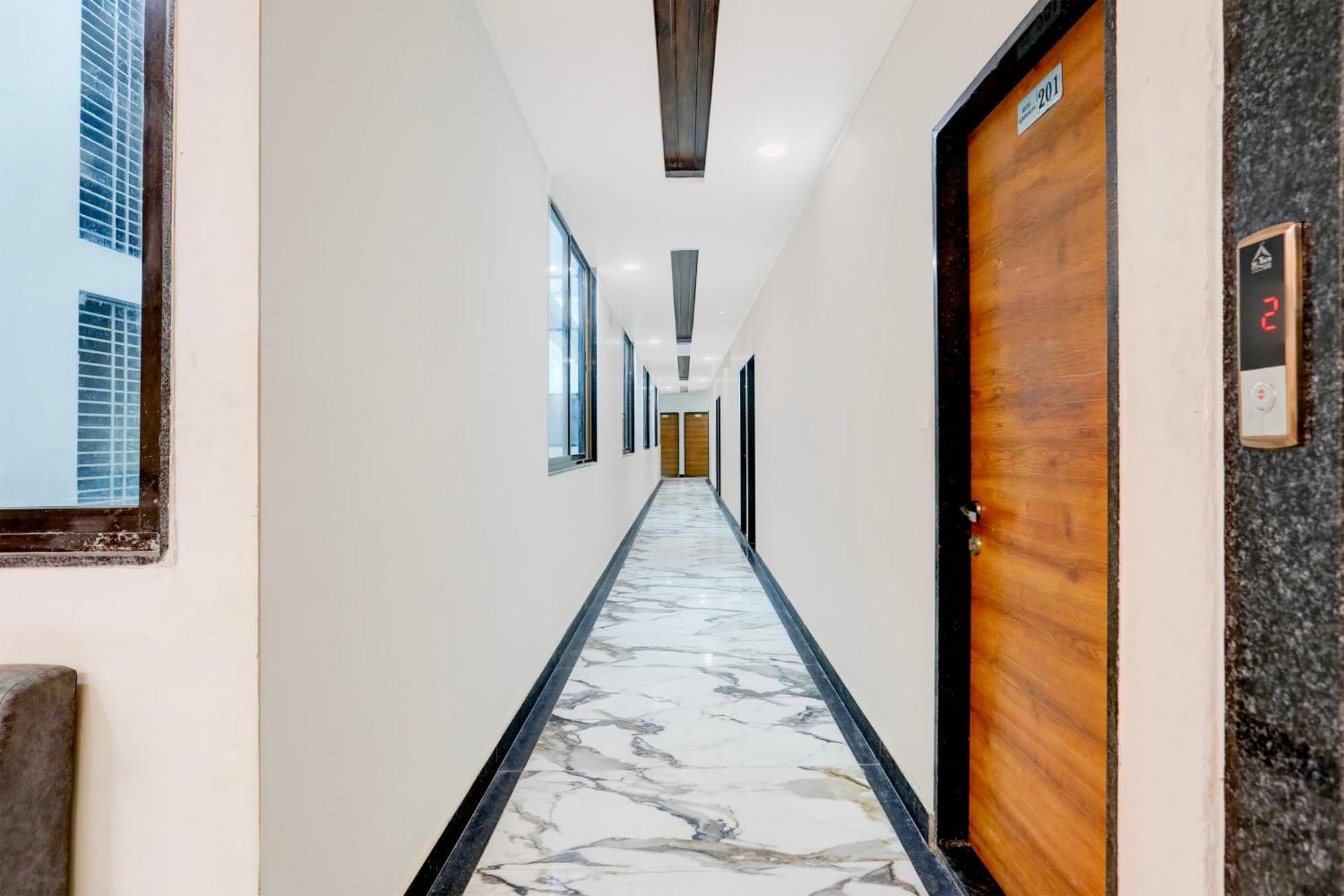 Super Townhouse Ambaji Formerly Hotel Kardhar Inn Экстерьер фото