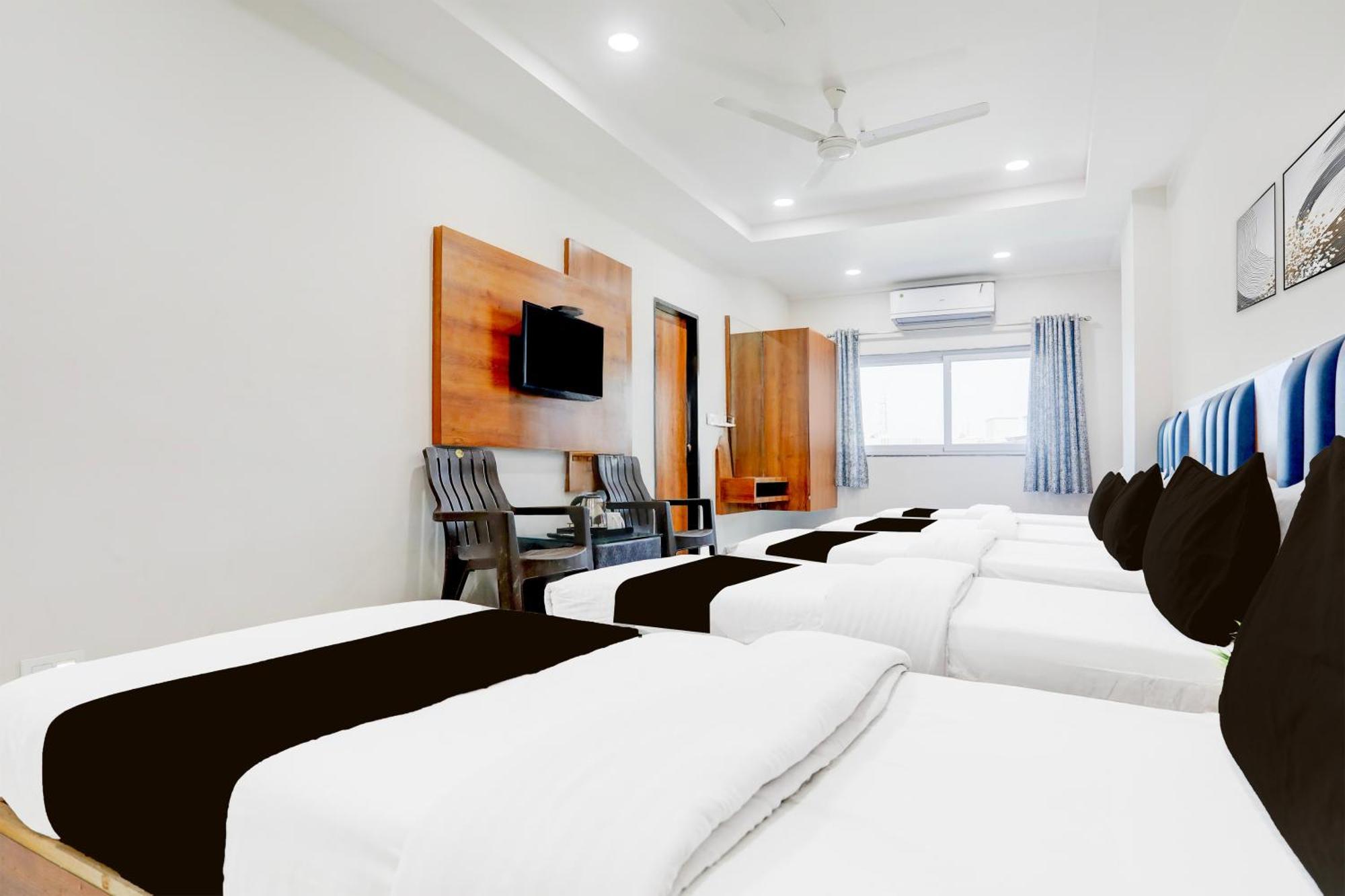 Super Townhouse Ambaji Formerly Hotel Kardhar Inn Экстерьер фото