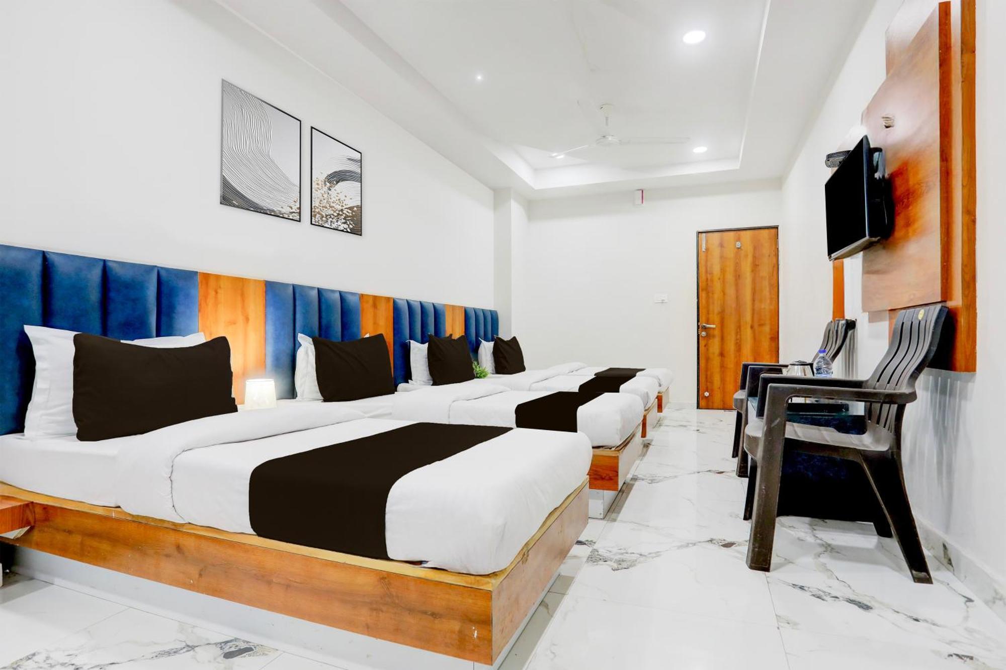 Super Townhouse Ambaji Formerly Hotel Kardhar Inn Экстерьер фото