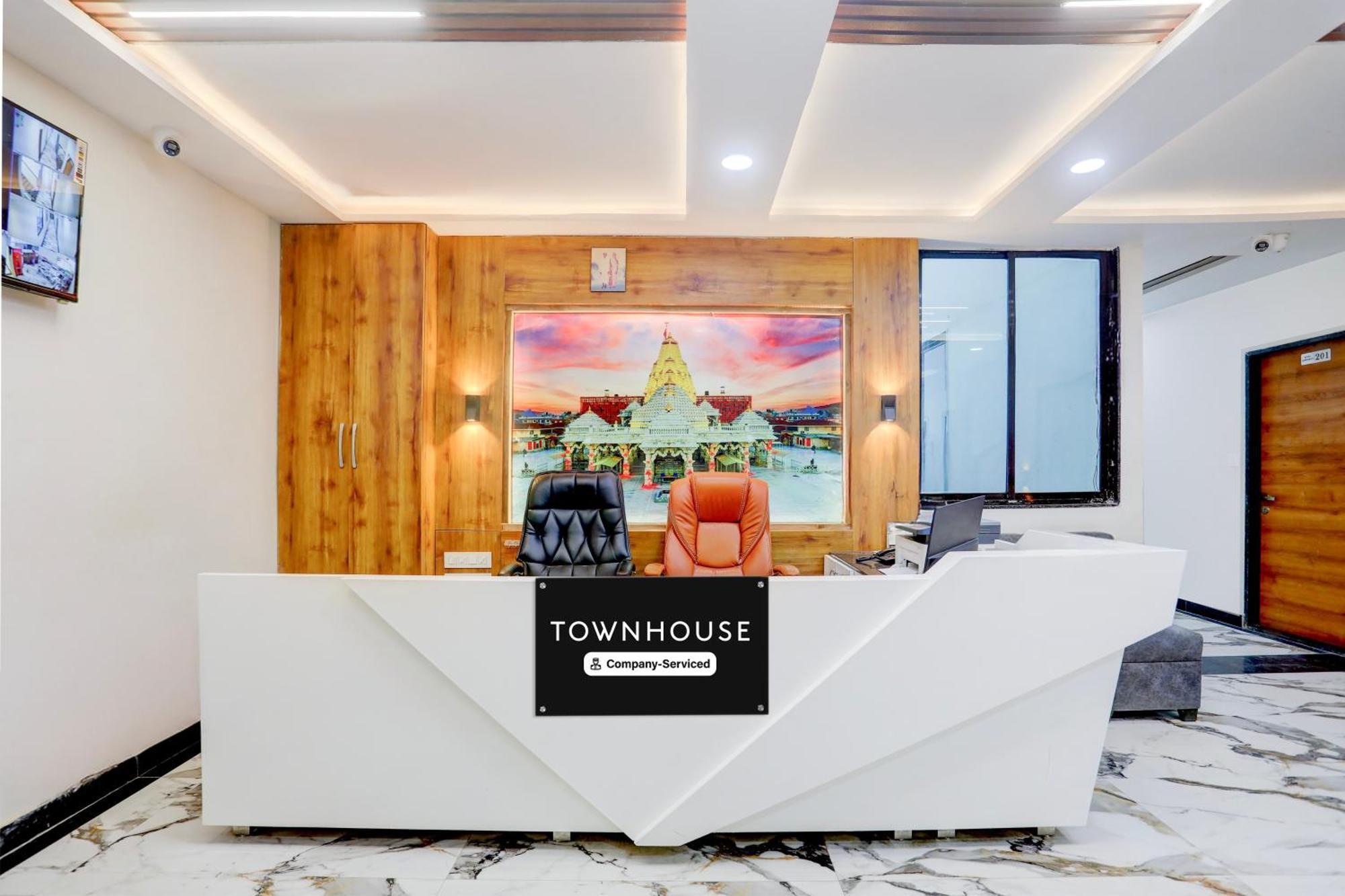 Super Townhouse Ambaji Formerly Hotel Kardhar Inn Экстерьер фото
