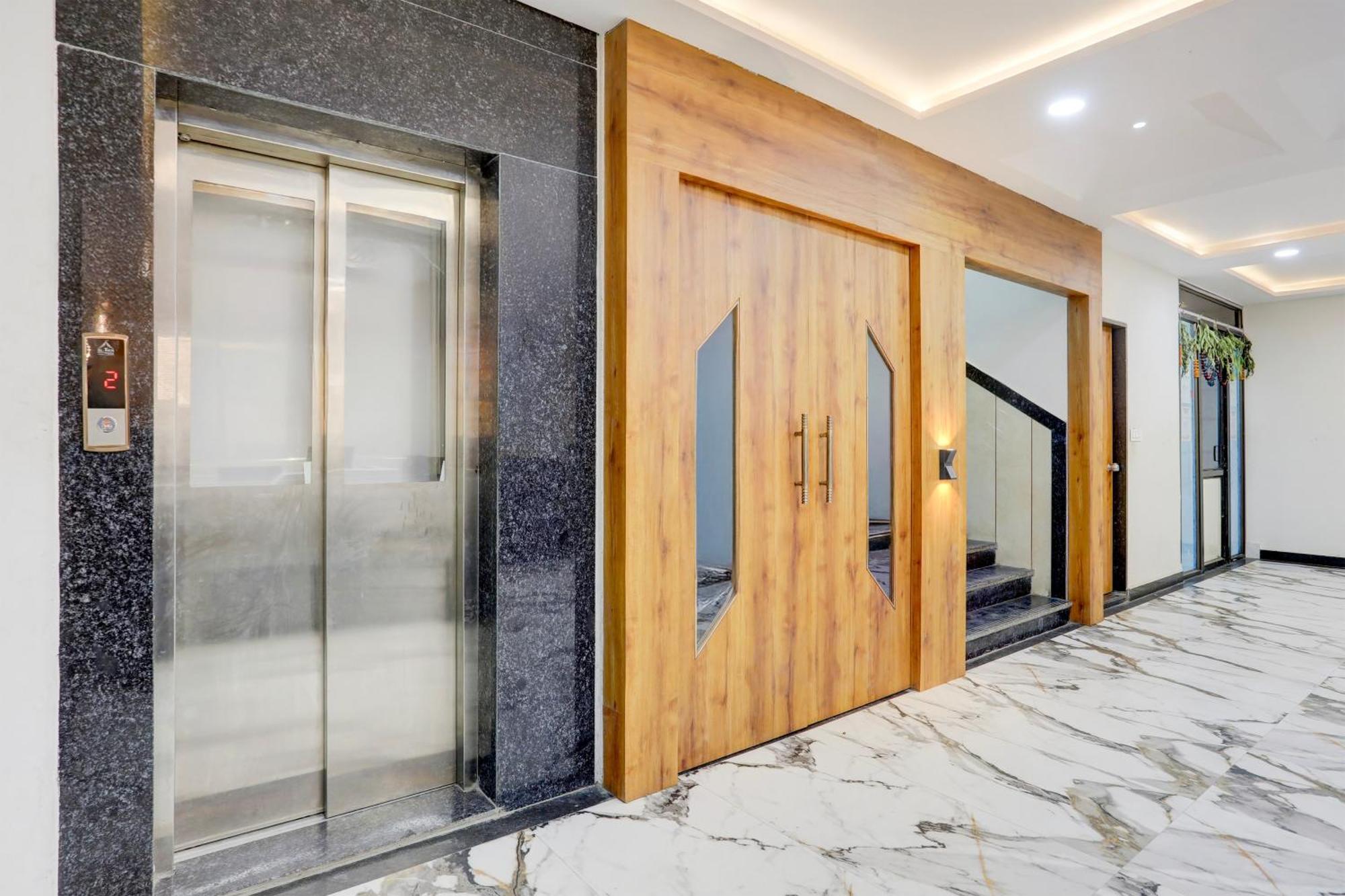 Super Townhouse Ambaji Formerly Hotel Kardhar Inn Экстерьер фото